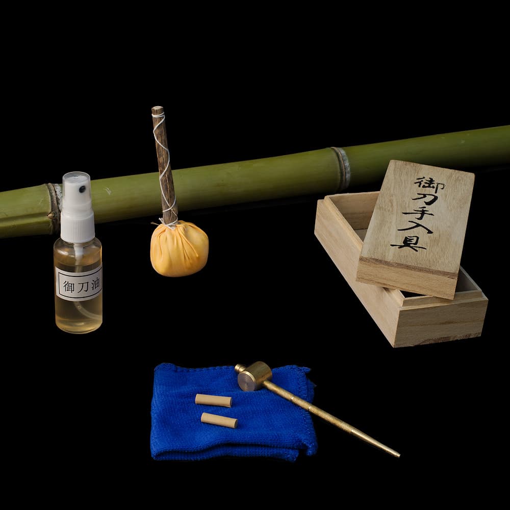 Kit d'entretien pour katana (御刀手入具)