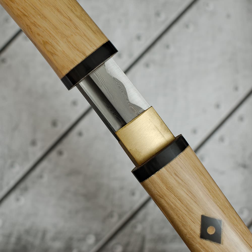 https://www.terressens.com/samourais-katanas-sabres-japonais-arts-martiaux/assets/images/0518-nami-shirasaya-aiguise-vague-onde-monture-bois-naturel-forge-damassee-damas-1000x1000.jpg